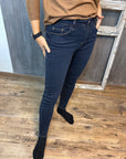 Jeans 10B dunkle Waschung mit auffälligen Nähten