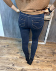 Jeans 10B dunkle Waschung mit auffälligen Nähten