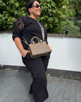 Sweartshirt in Schwarz mit Spitze an den Schultern