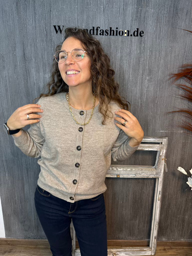 Strickjacke in Beige