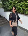 Sweartshirt in Schwarz mit Spitze an den Schultern