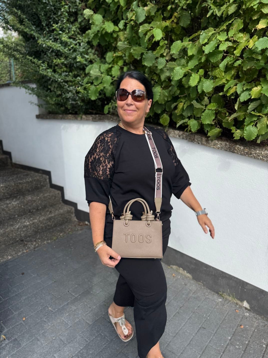Sweartshirt in Schwarz mit Spitze an den Schultern