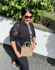 Sweartshirt in Schwarz mit Spitze an den Schultern