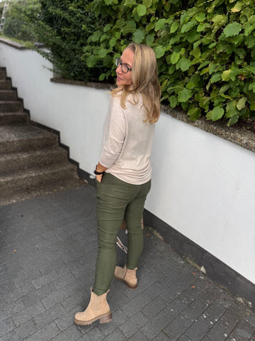 Joggpants mit Rüschentaschen in zwei Farben