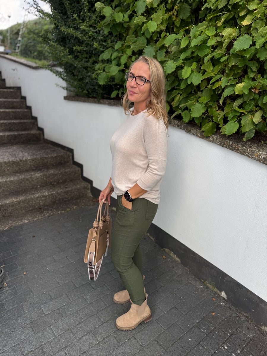 Joggpants mit Rüschentaschen in zwei Farben