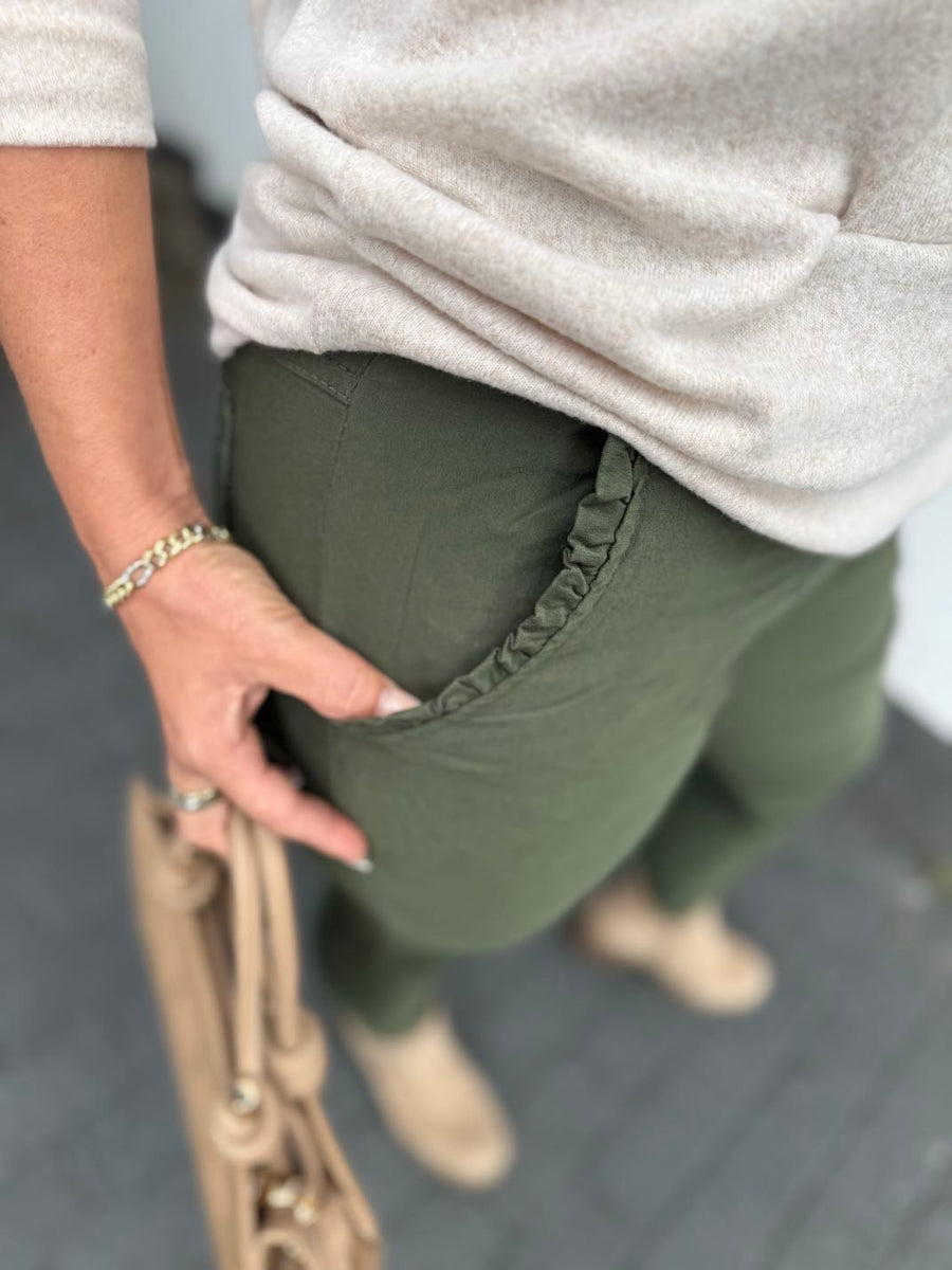 Joggpants mit Rüschentaschen in zwei Farben