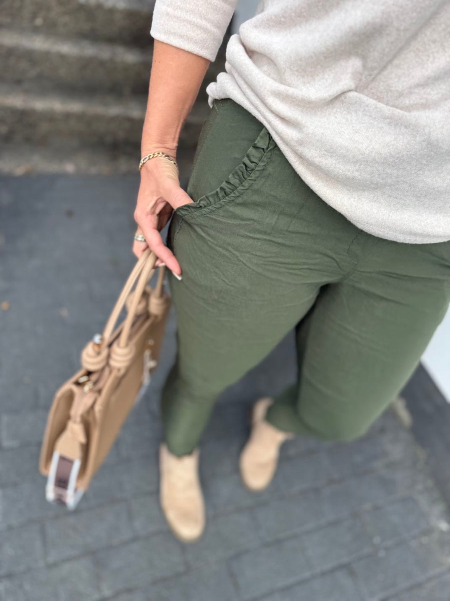 Joggpants mit Rüschentaschen in zwei Farben