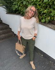 Joggpants mit Rüschentaschen in zwei Farben