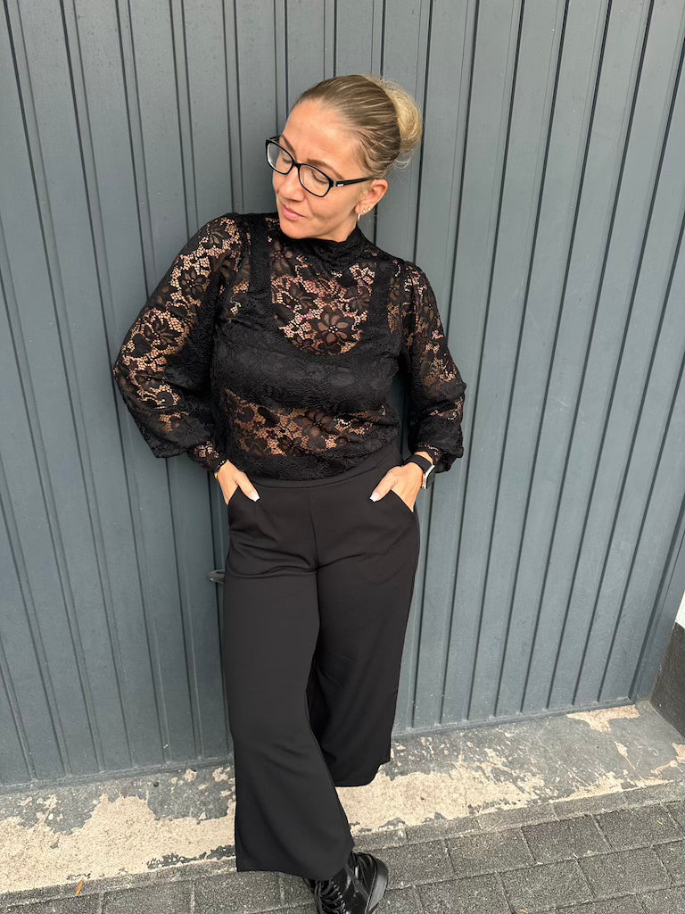 Bluse mit eleganten Spitzendetails