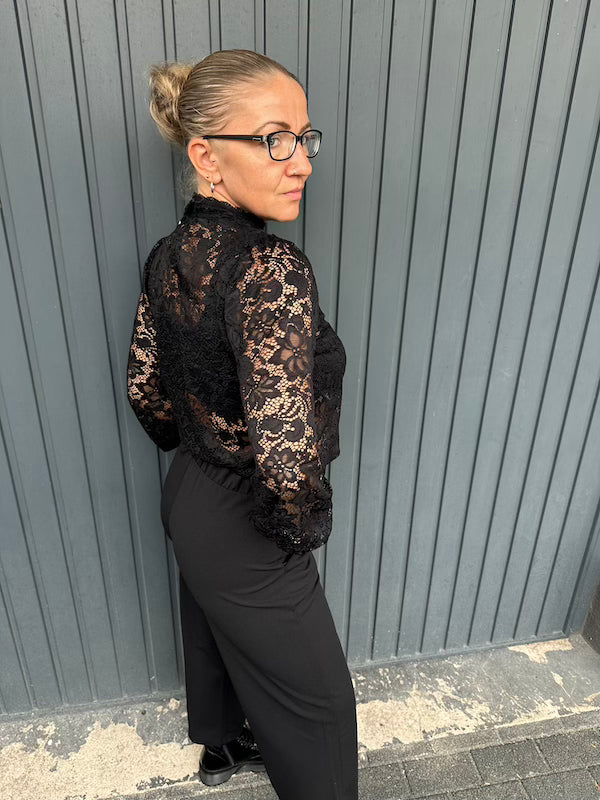 Bluse mit eleganten Spitzendetails