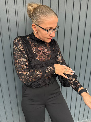 Bluse mit eleganten Spitzendetails