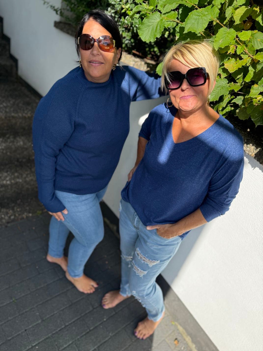 Pullover mit hohem Ausschnitt in tollem Blauton