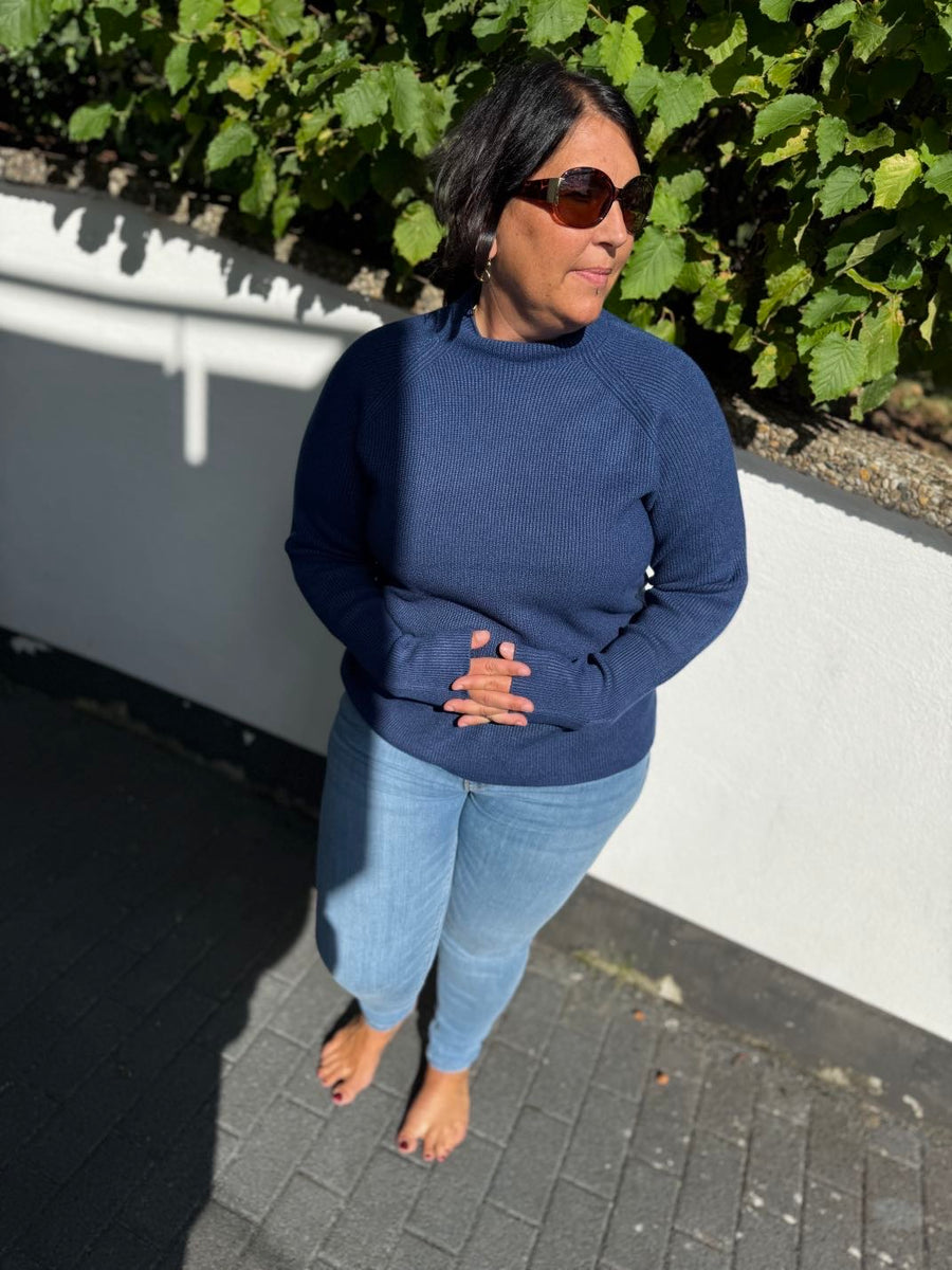 Pullover mit hohem Ausschnitt in tollem Blauton
