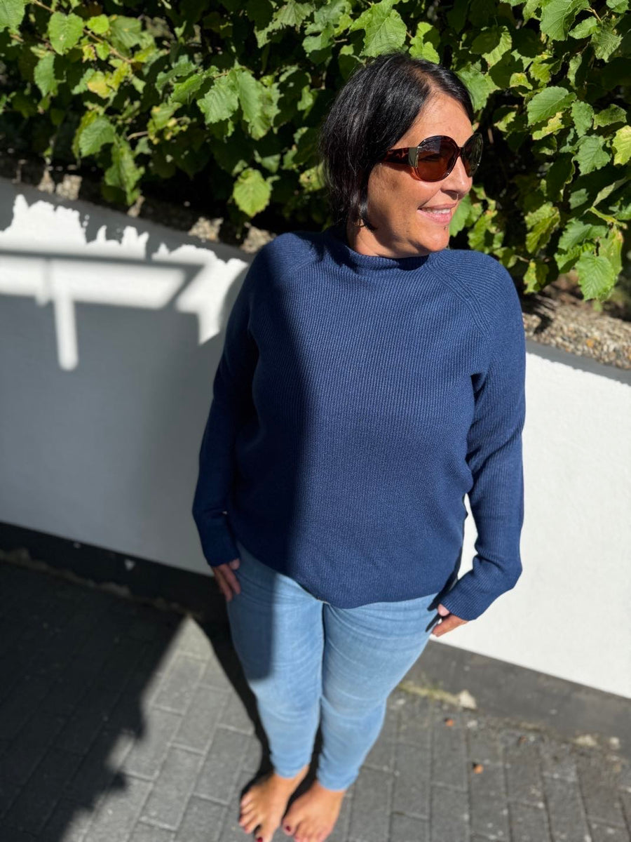 Pullover mit hohem Ausschnitt in tollem Blauton