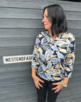Bluse mit abstraktem Blumendruck in Blau