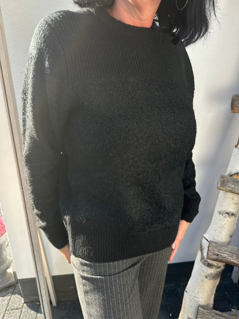 Kuscheliger Pullover in Schwarz