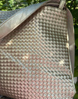 Rucksack-Tasche in metallischen und neutralen Farben