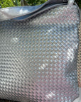 Rucksack-Tasche in metallischen und neutralen Farben