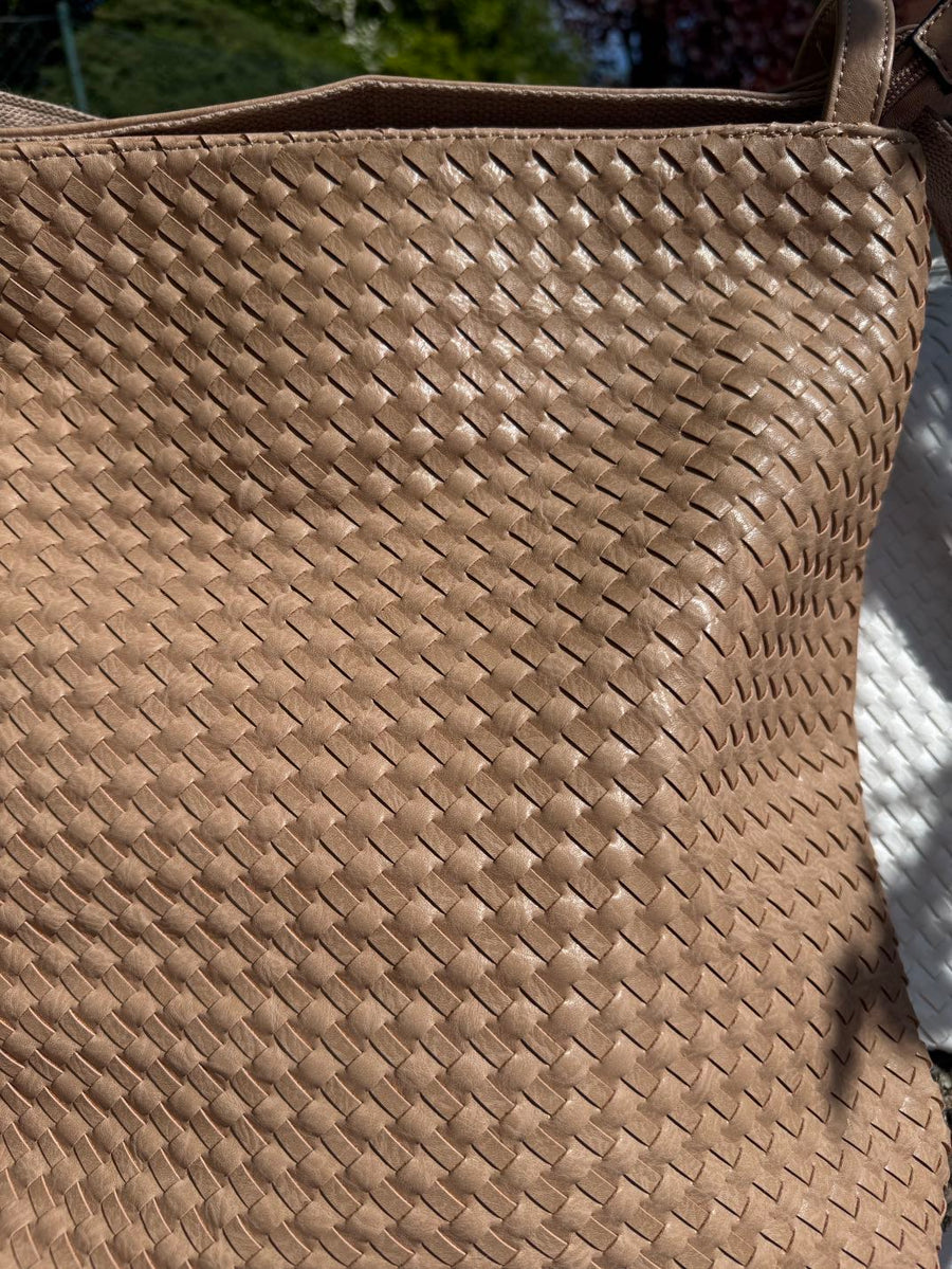 Rucksack-Tasche in metallischen und neutralen Farben