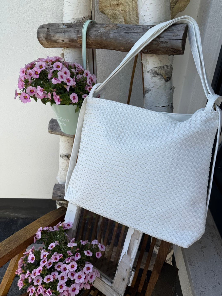 Rucksack-Tasche in metallischen und neutralen Farben