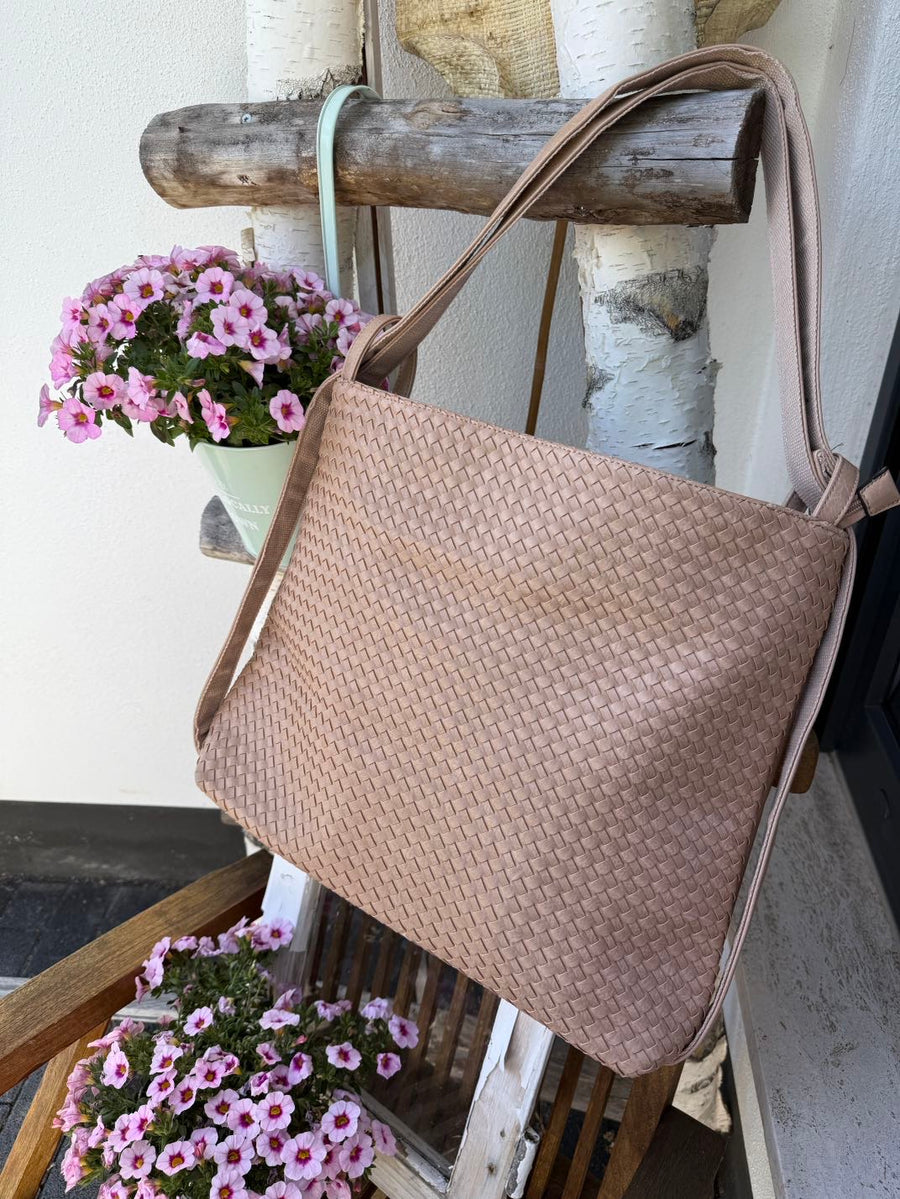 Rucksack-Tasche in metallischen und neutralen Farben