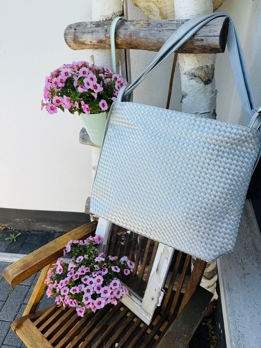 Rucksack-Tasche in metallischen und neutralen Farben