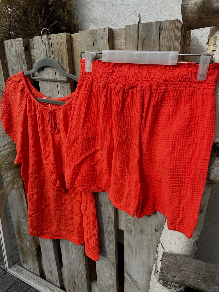 Musselin Shorts in knalligem Rot