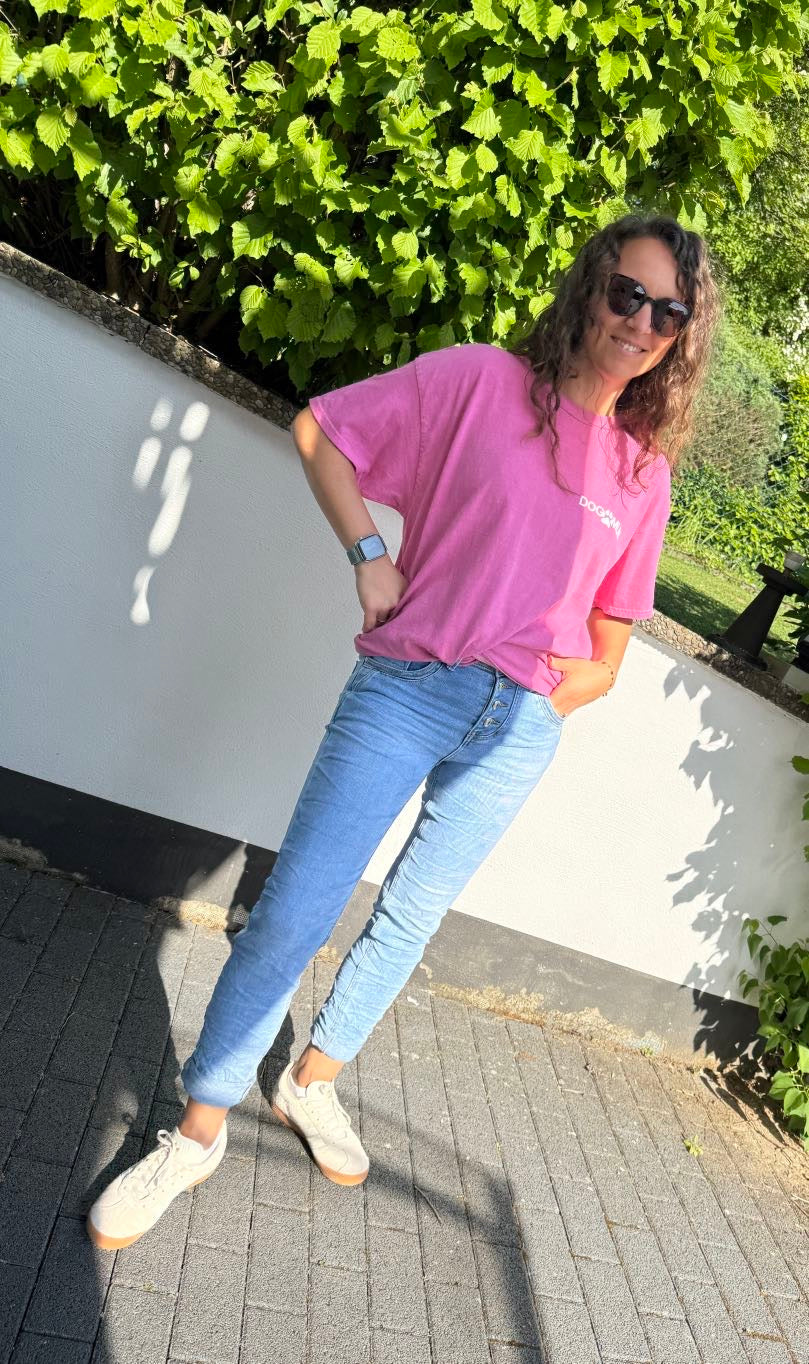 helle Jeans mit schicker Knopfleiste