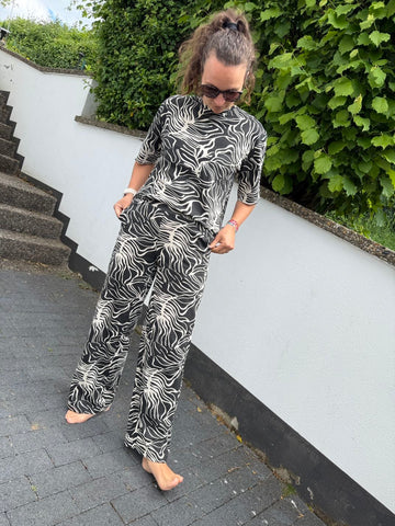 Hose mit tollem Baumzweigmuster