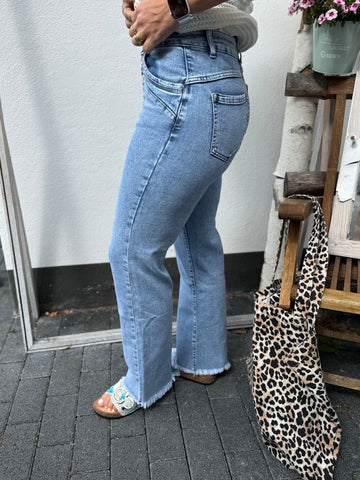 Karostar Jeans mit Strassknopfleiste