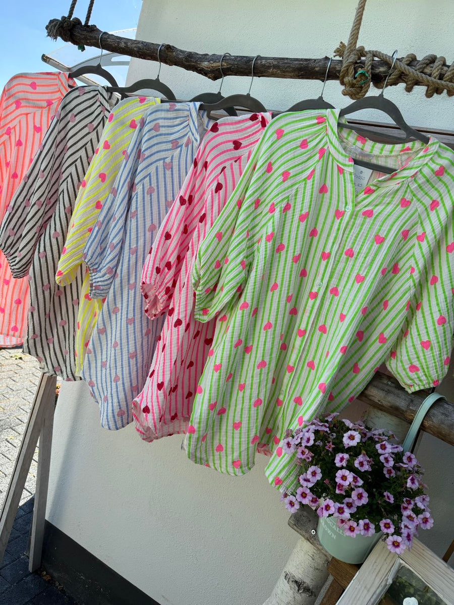 Musselinbluse mit Herzchen