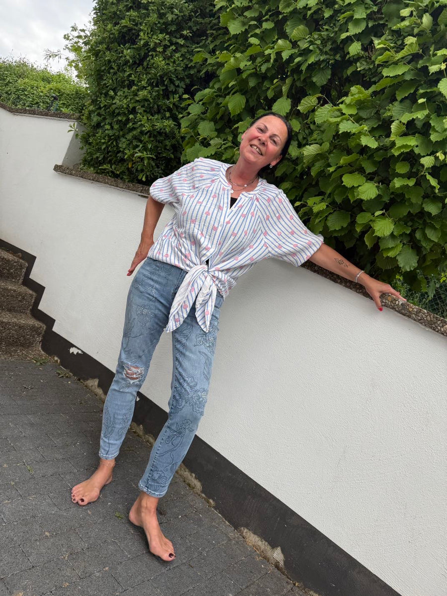 Jeans mit Strassmuster
