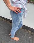 Jeans mit Strassmuster