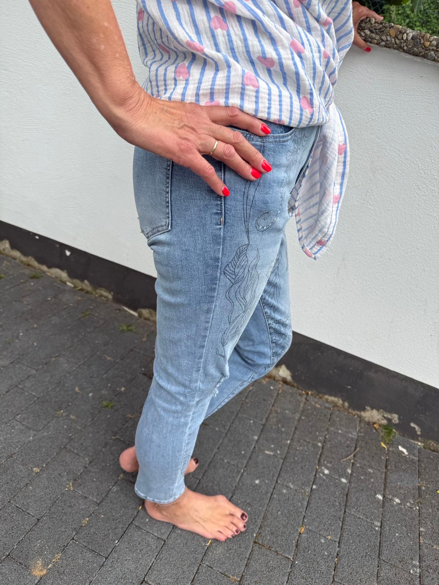 Jeans mit Strassmuster