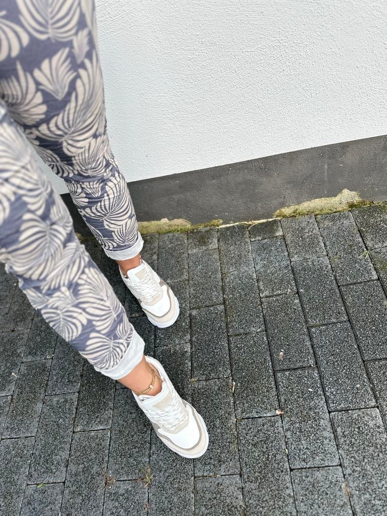 Jogg Pants mit Blätter in blau-grau