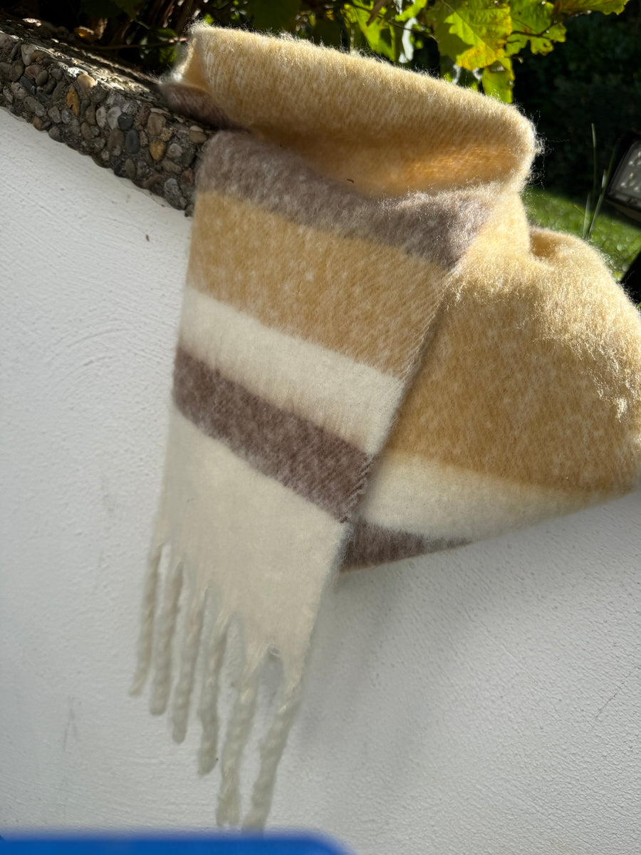 Schmaler Kuschelschal in herbstlichen Farben