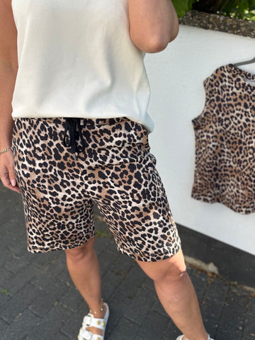 Shorts mit Kordelzug im Leoprint