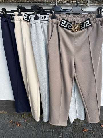 Joggpants mit ausgefallenem Gürtel