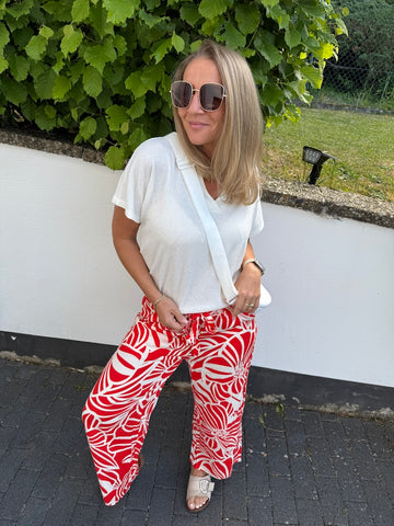 Knallige Culotte mit Blumenprint