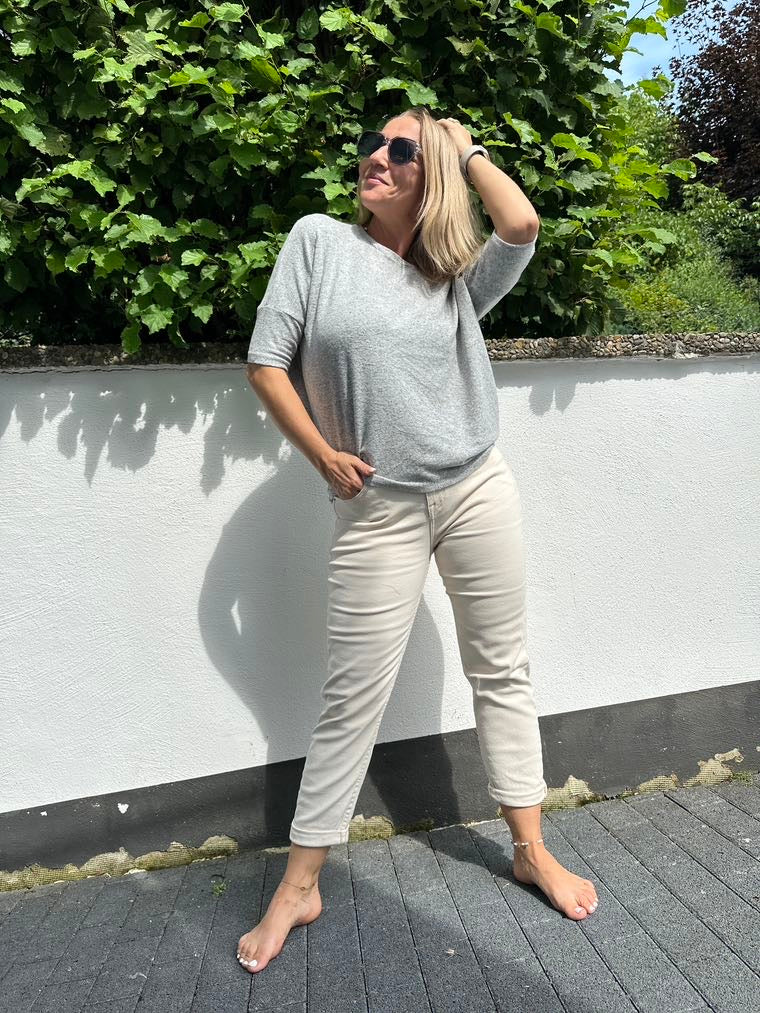 Mom Jeans mit elastischem Bund creme