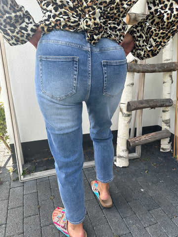 Mom Jeans mit elastischem Bund Mittelblau