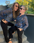 Bluse mit gerüschtem Kragen in Blau
