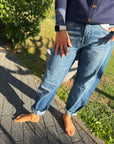 Barrel Jeans mit Nähten in Mittelblau