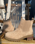 Boots in Beige