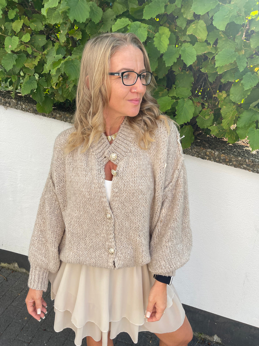 Cardigan mit dicken Knöpfen