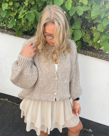Cardigan mit dicken Knöpfen