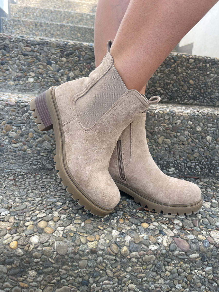 Boots in Beige