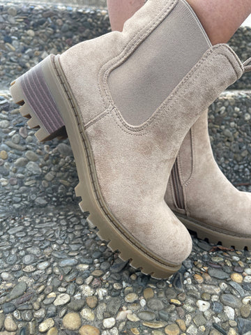 Boots in Beige