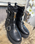 Boots mit Schnallen und dicker Sohle