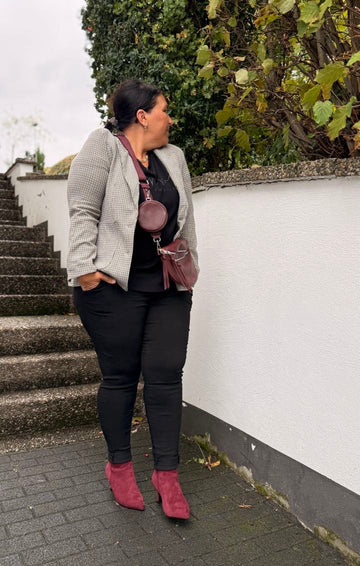 Stiefeletten in Wildlederoptik in Schwarz und Bordeaux